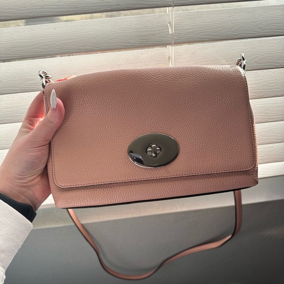 Coach purse: more of a light pink shade - Picture 3 of 5